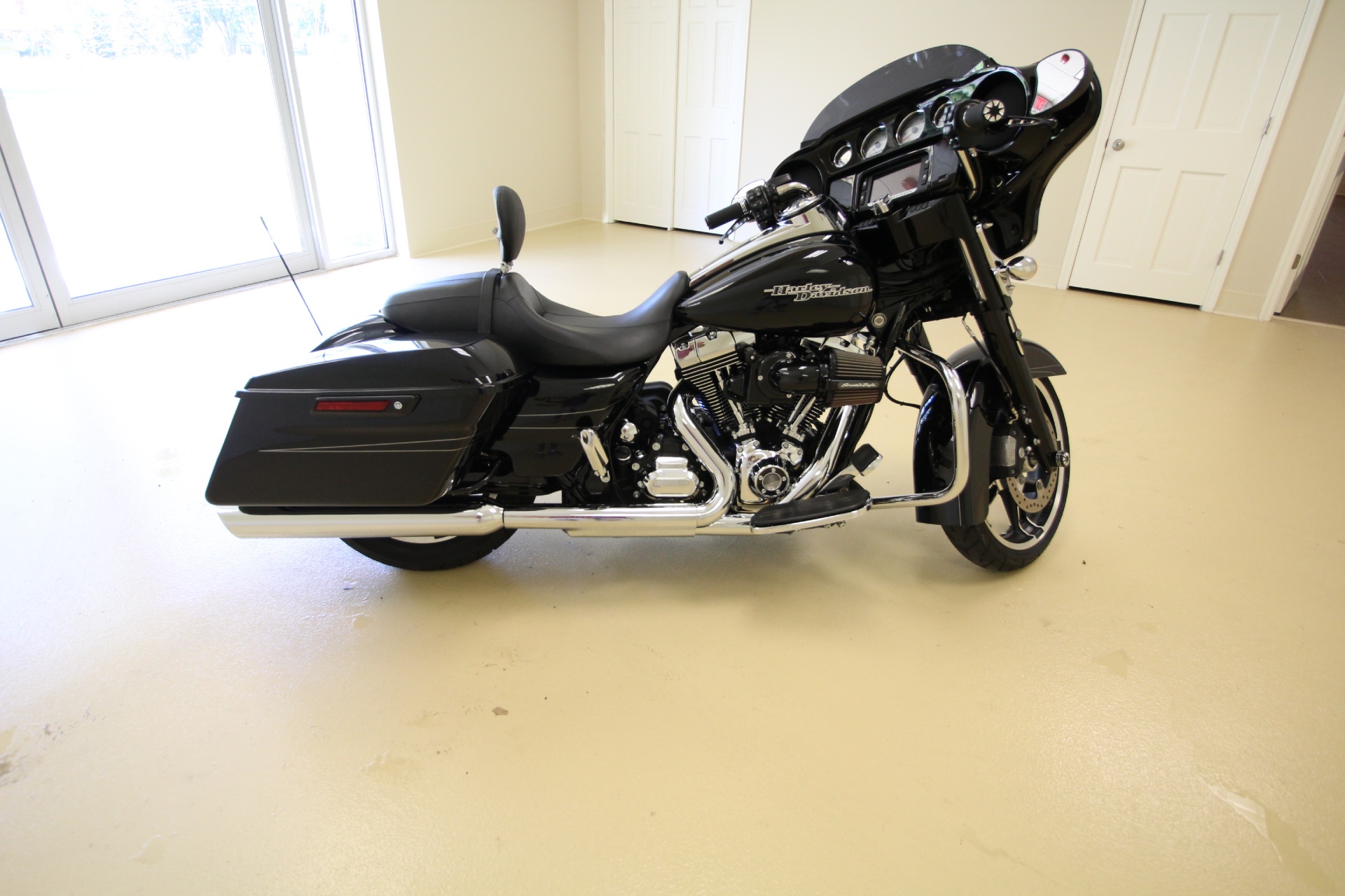 2016 HARLEY DAVIDSON STREETGLIDE LIKE NEW NAVIGATION COLOR 